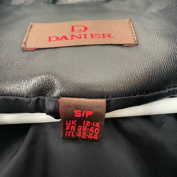 NWOT vintage Danier Black Leather jacket Size S. never worn zero wear - Picture 2 of 7